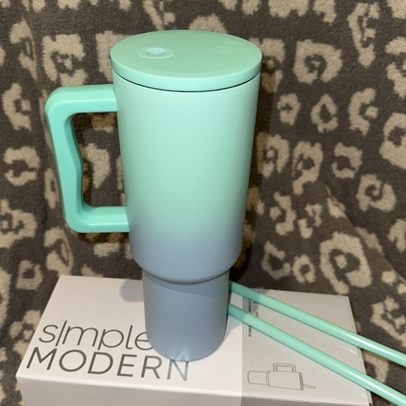 Simply Modern TREK 40oz Tumbler in Cool Mint New 🆕 & Never Used ❣️Beautiful 😍 - Picture 16 of 17